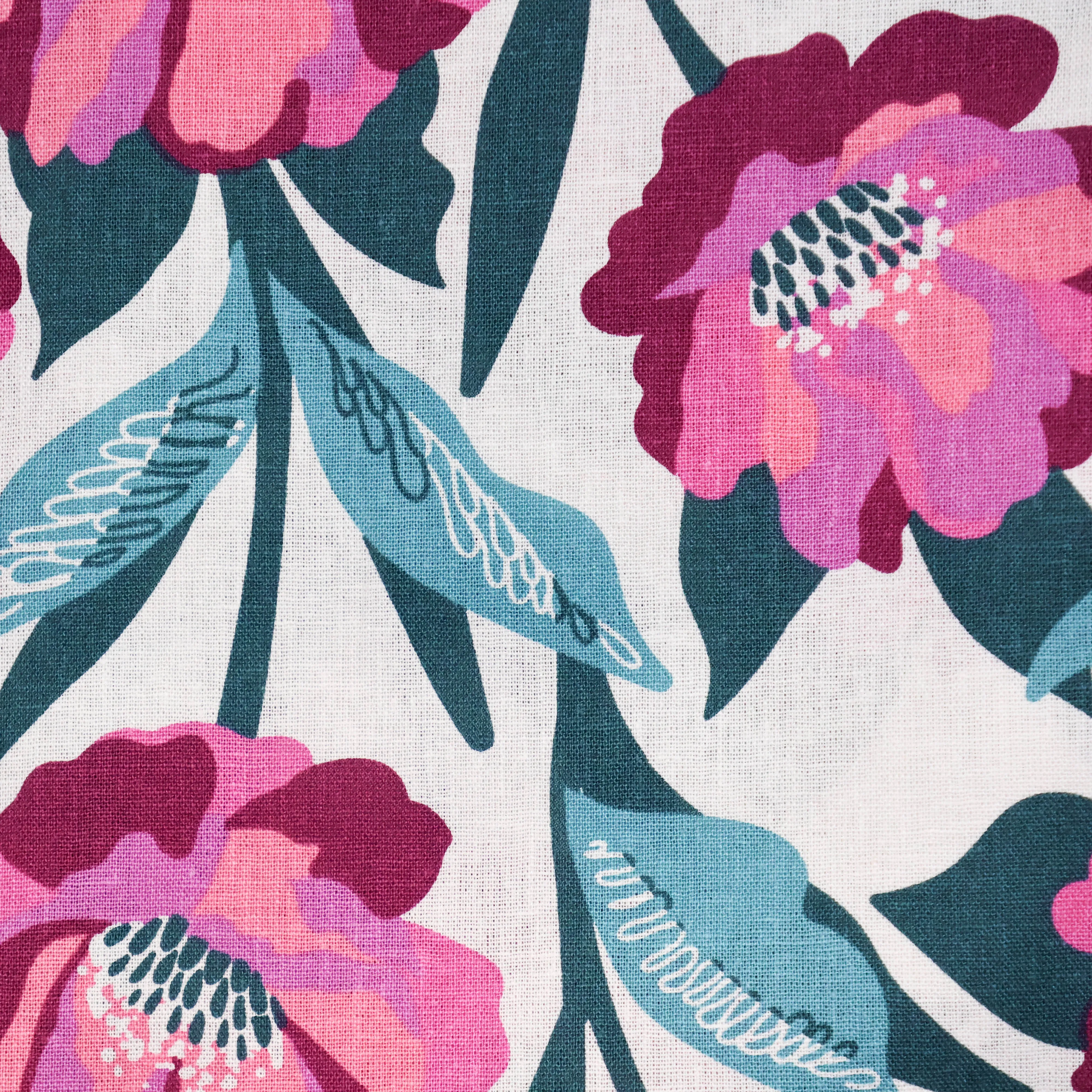 Linnen viscose met roze bloemen